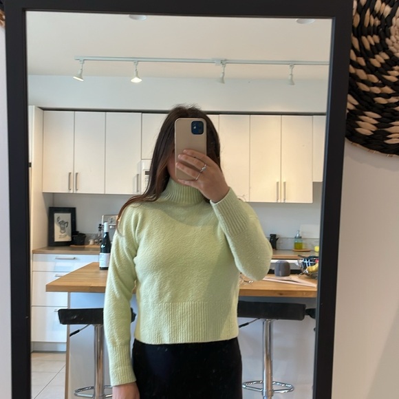 Light green & Other Stories cropped(ish) turtle neck - Picture 2 of 2